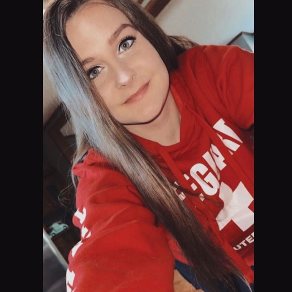 Meet your Posher, Adriana - Picture 1 of 1